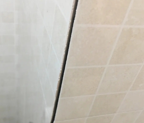 江华瓷砖空鼓维修公司分享阳台瓷砖脱落的修复过程可以分为以下几个步骤